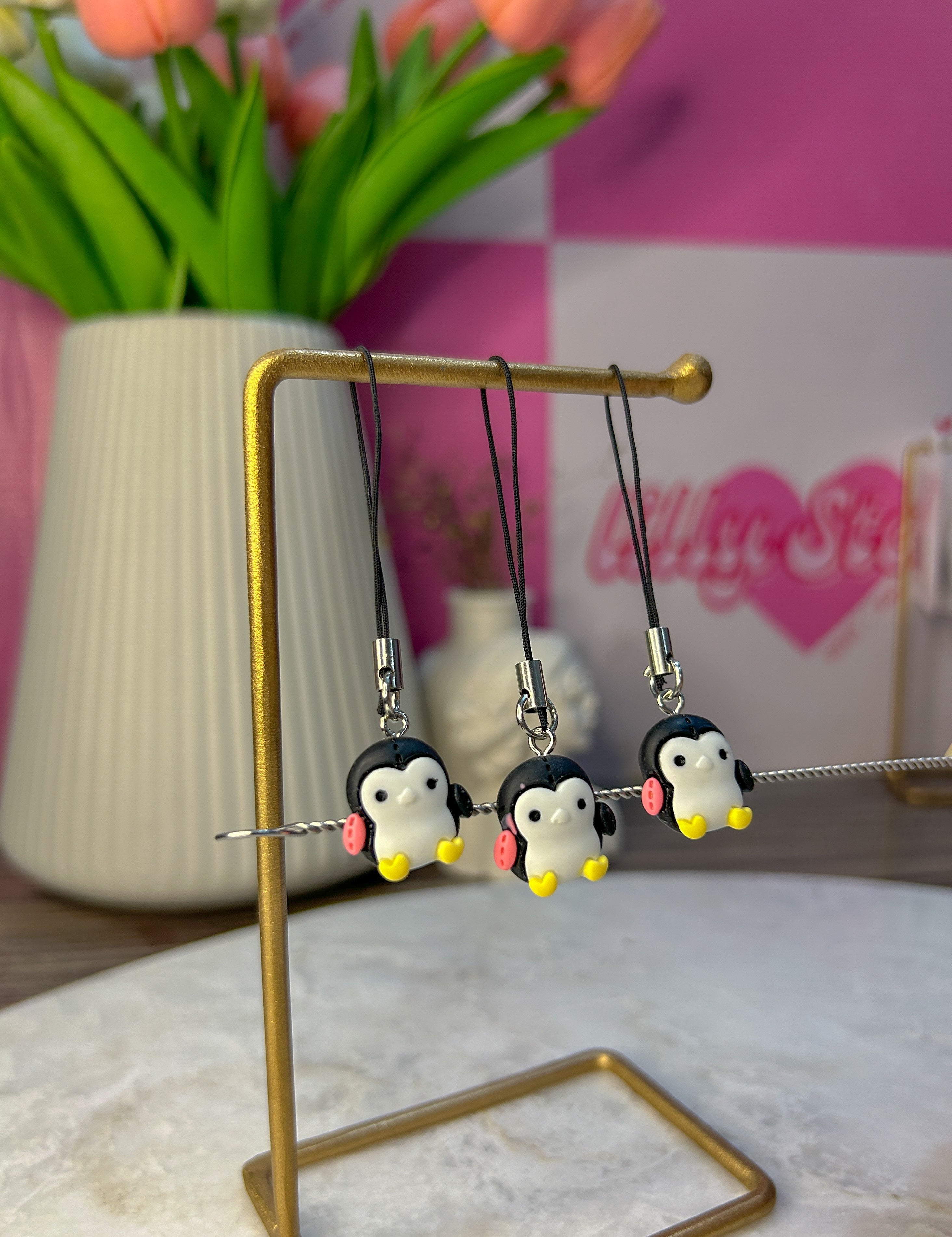 PENGUIN PHONE CHARM